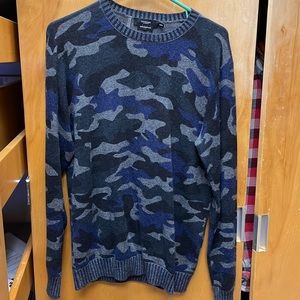 Like-New KINROSS 100% Cashmere Blue Camo Crewneck Medium